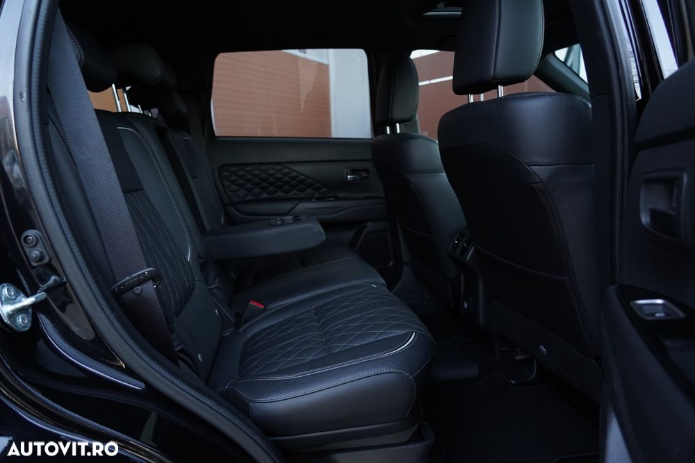 Mitsubishi Outlander PHEV 2.4 L 4X4 Instyle+ - 18