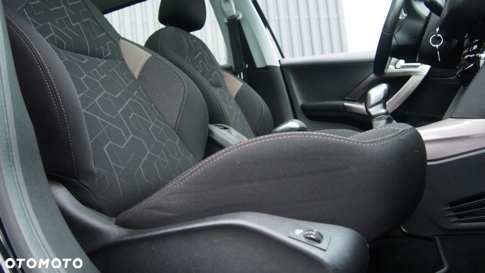 Peugeot 2008 1.2 Pure Tech Style S&S - 31