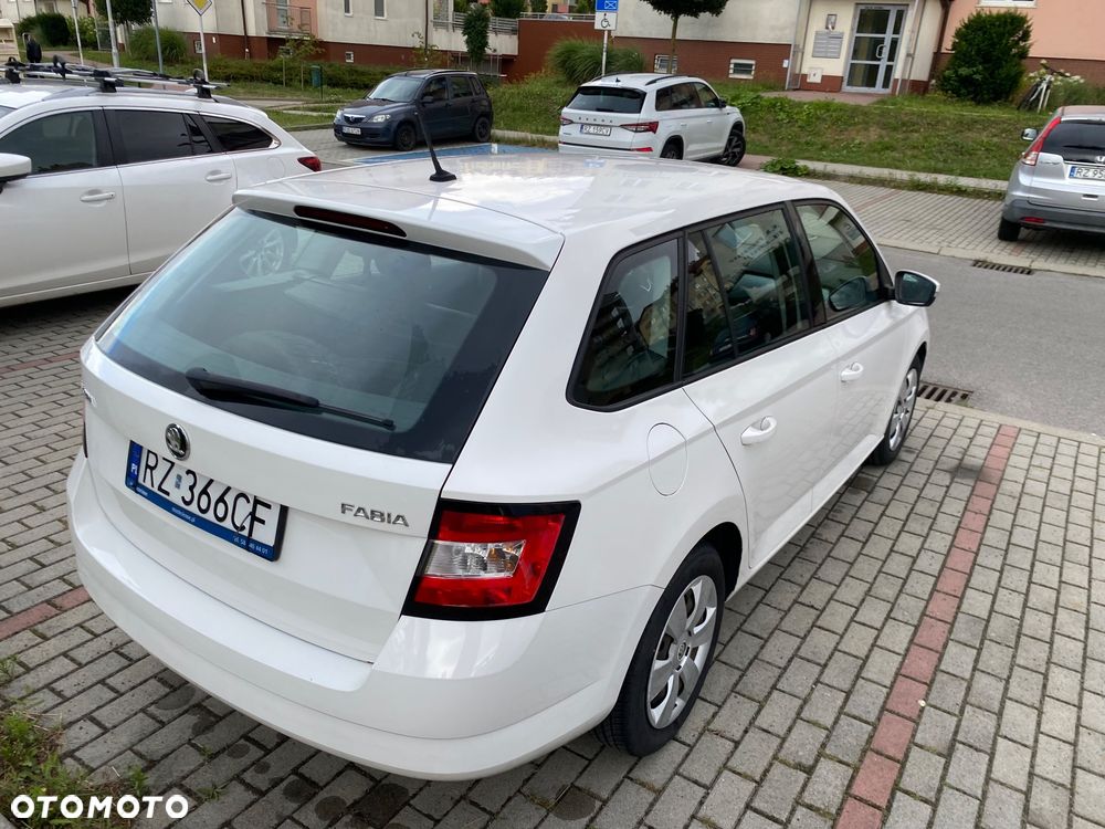 Skoda Fabia 1.2 TSI Active - 4