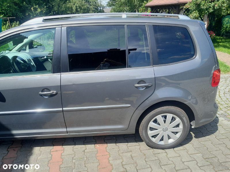 Volkswagen Touran 2.0 TDI DPF DSG Highline - 9