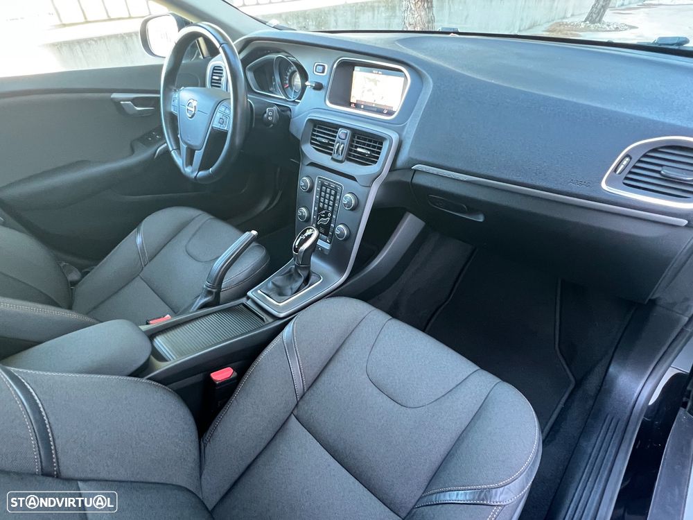 Volvo V40 Cross Country 2.0 D3 Momentum Geartronic - 11