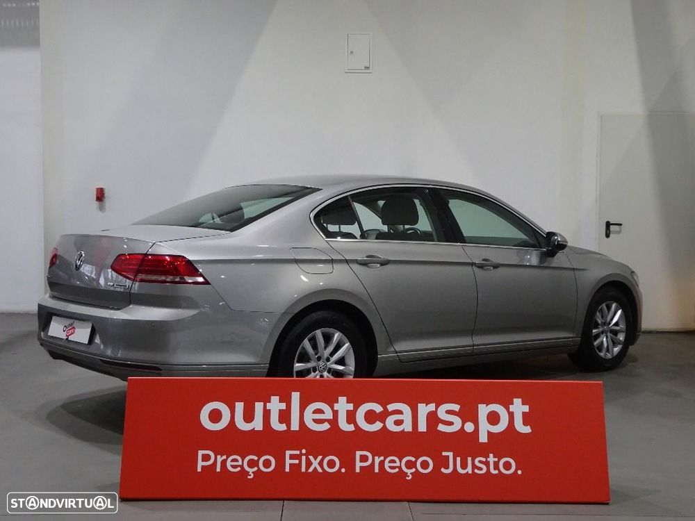 VW Passat 1.6 TDI Confortline - 5