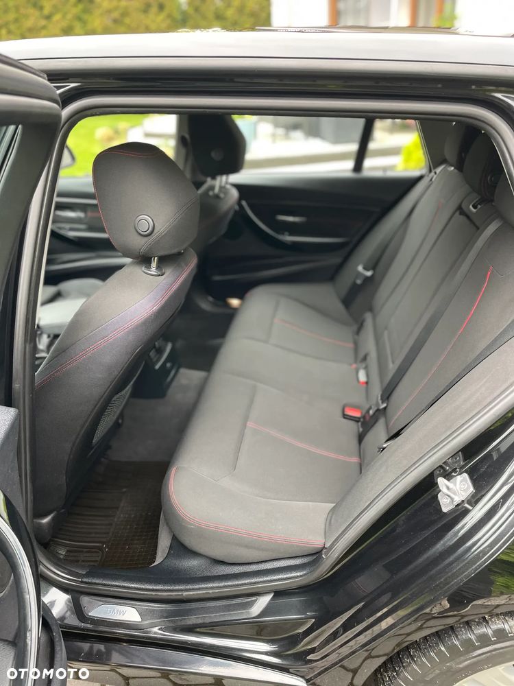 BMW Seria 3 318d Sport Line - 36
