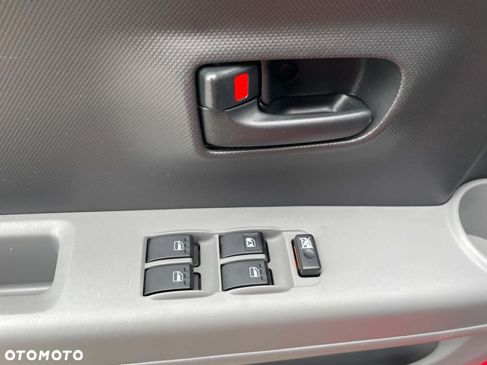 Daihatsu Sirion 1.0 - 8
