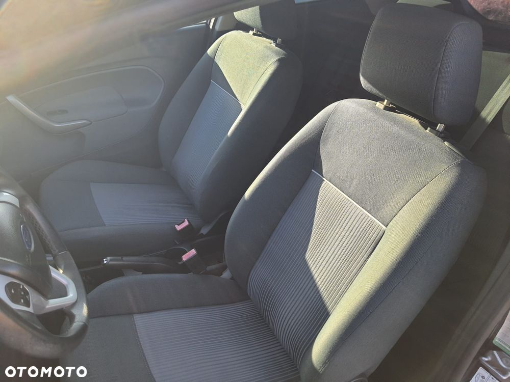 Ford Fiesta 1.6 TDCi DPF Titanium - 5