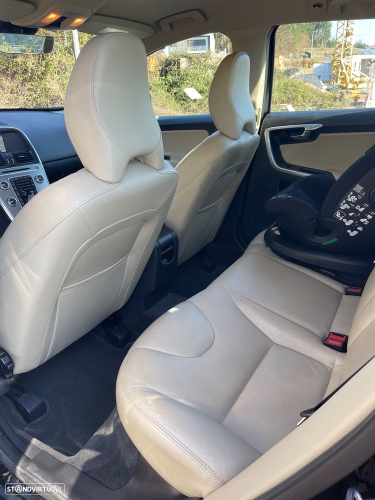 Volvo XC 60 2.0 D4 Momentum - 9