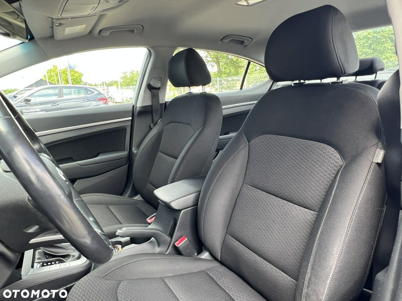 Hyundai Elantra - 10