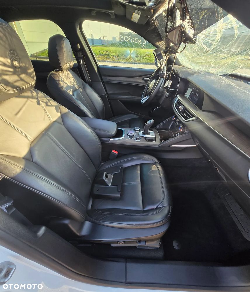 Alfa Romeo Stelvio 2.0 Turbo 16V AT8-Q4 Ti - 24