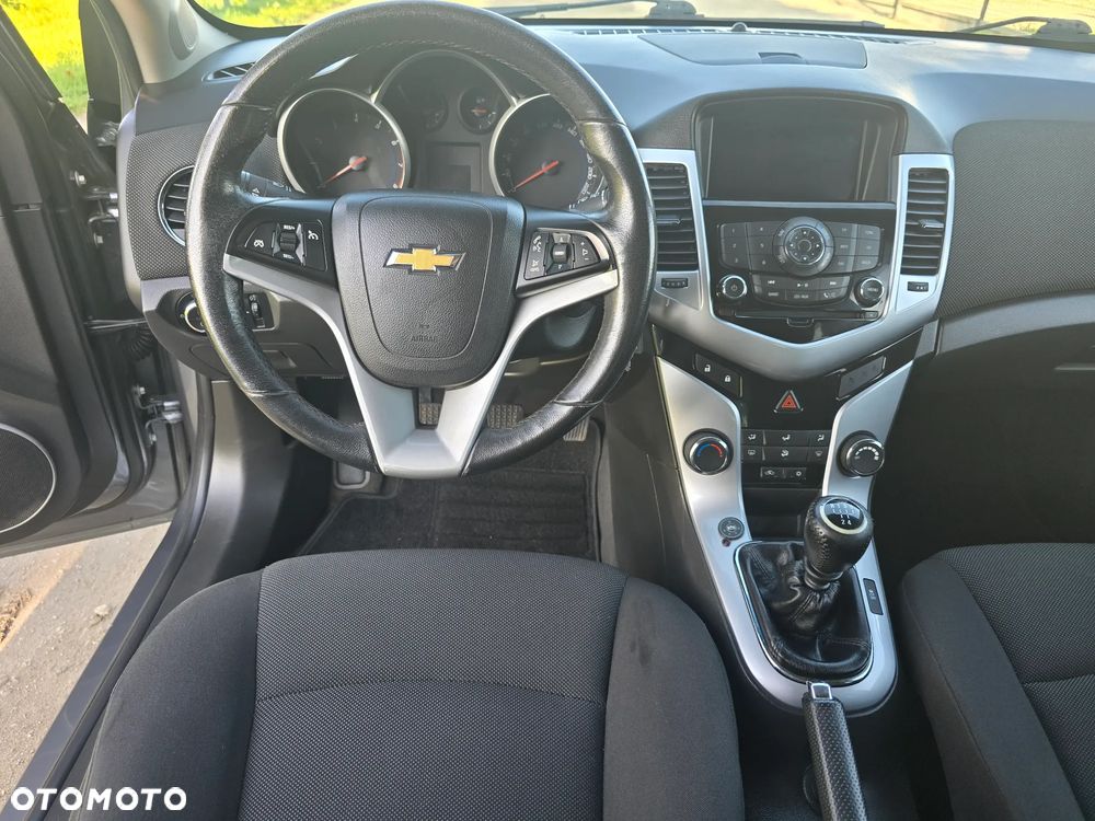 Chevrolet Cruze 1.6 LS+ - 13