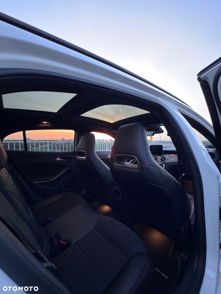 Mercedes-Benz GLA 220 4-Matic AMG Line - 10