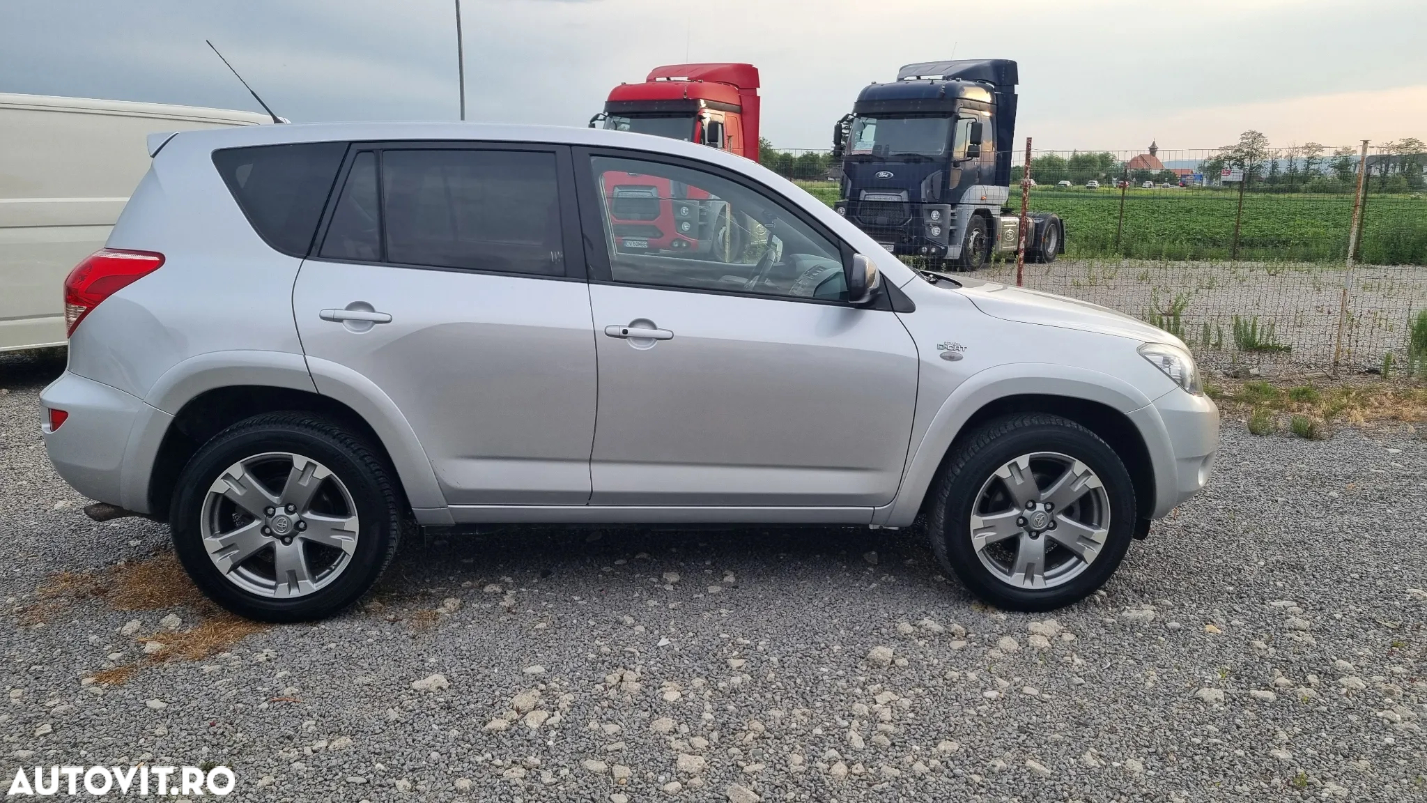 Toyota RAV4 2.2L D-CAT M/T Luxury - 9