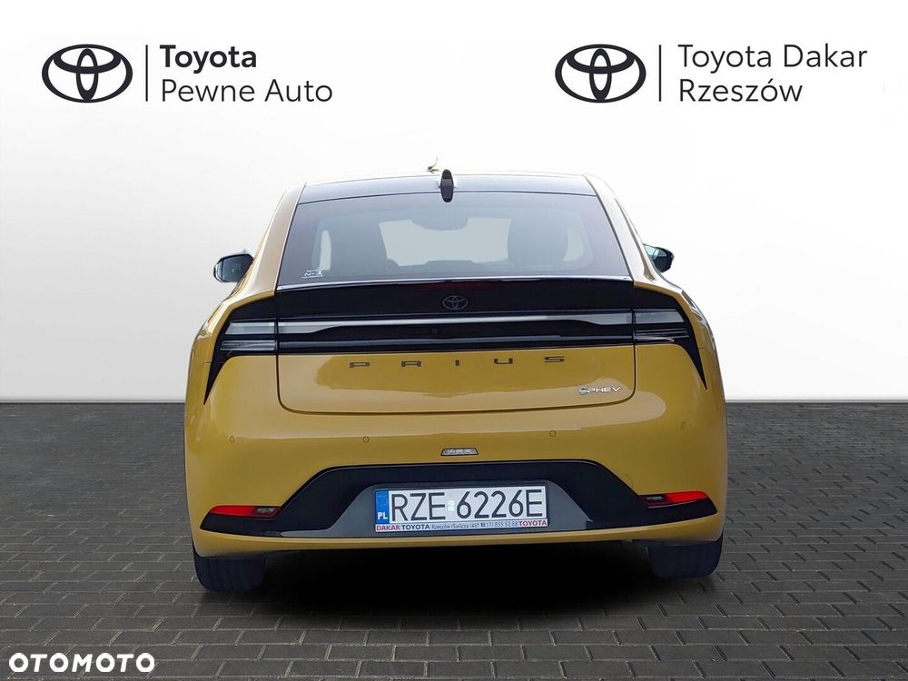 Toyota Prius - 4
