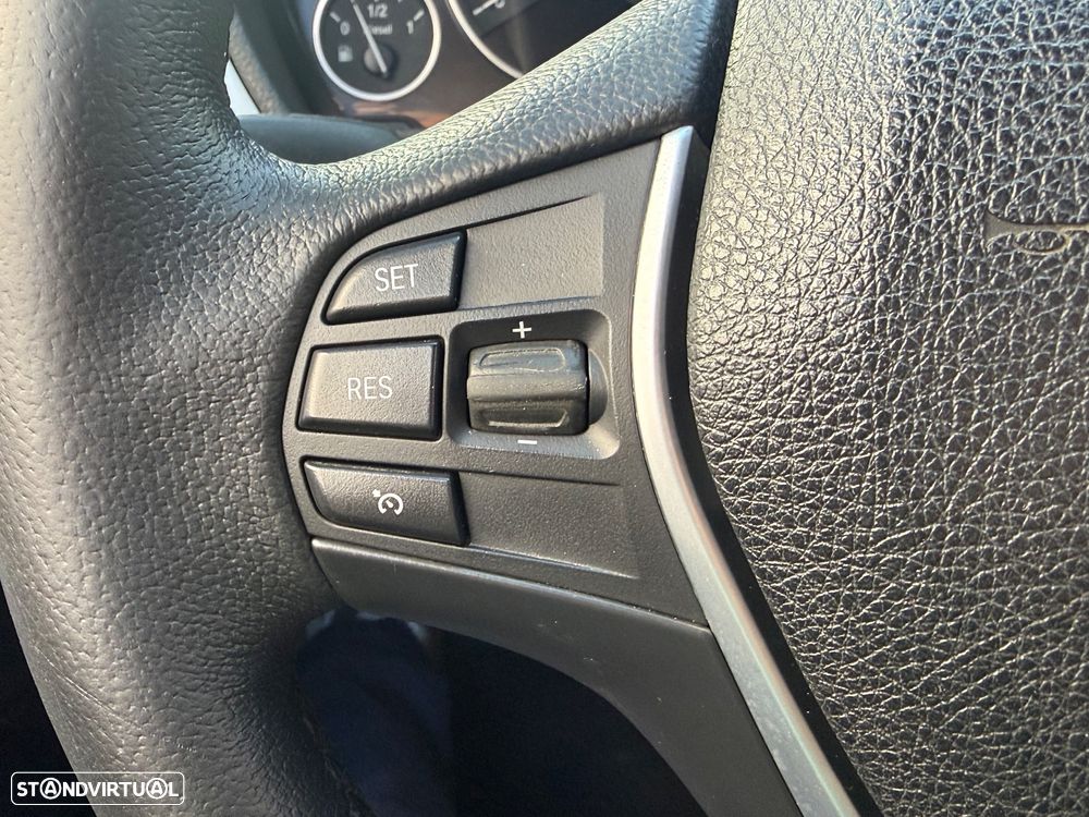 BMW 320 d Efficient Dynamics Edition Blue Perf. Luxury Line - 23