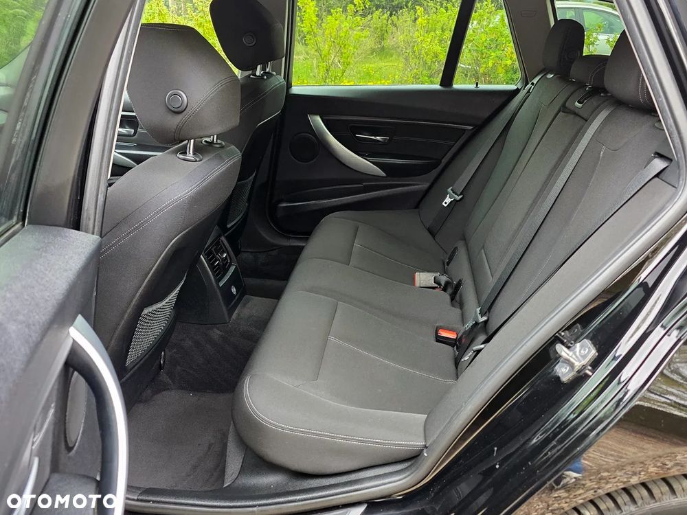 BMW Seria 3 318d DPF Edition Sport - 27