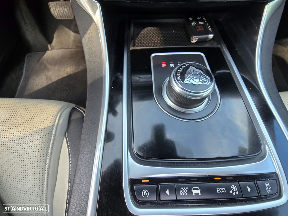 Jaguar XE 2.0 D R-Sport Aut. - 26