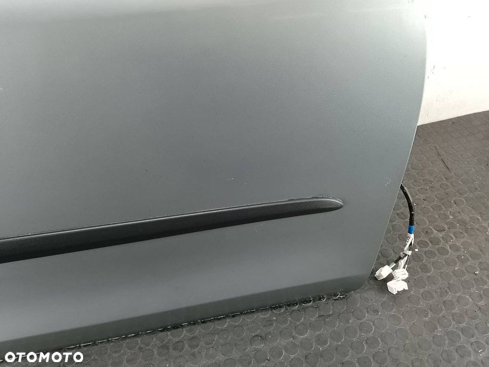 DRZWI PRZÓD PRAWY TOYOTA YARIS II 1F8 - 9