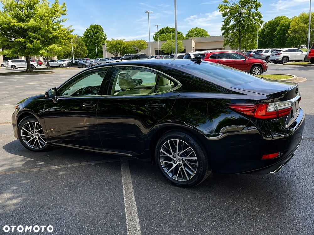 Lexus ES - 4