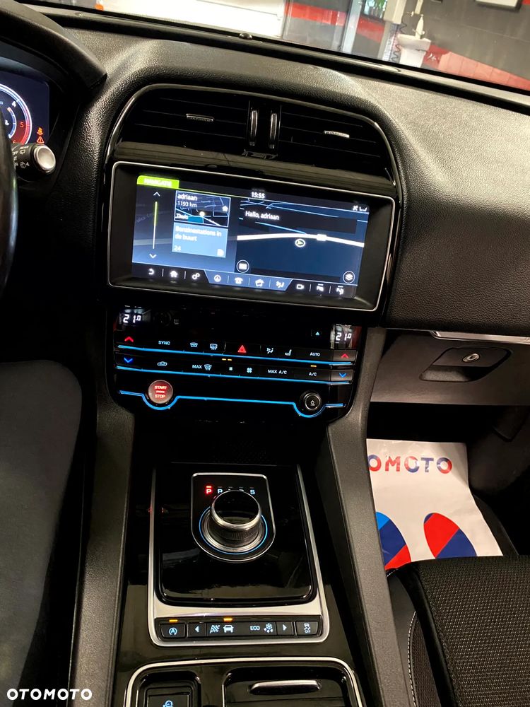 Jaguar F-Pace 20d AWD R-Sport - 18