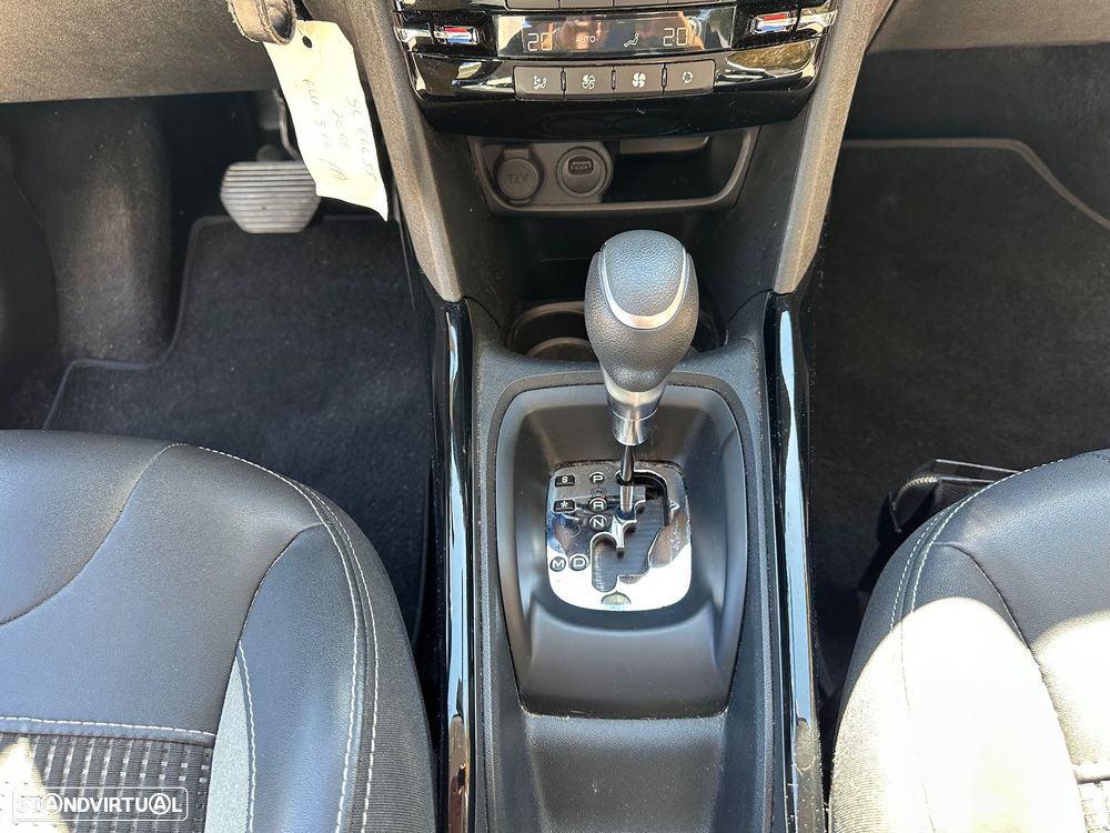 Peugeot 2008 1.2 PureTech Allure EAT6 - 20
