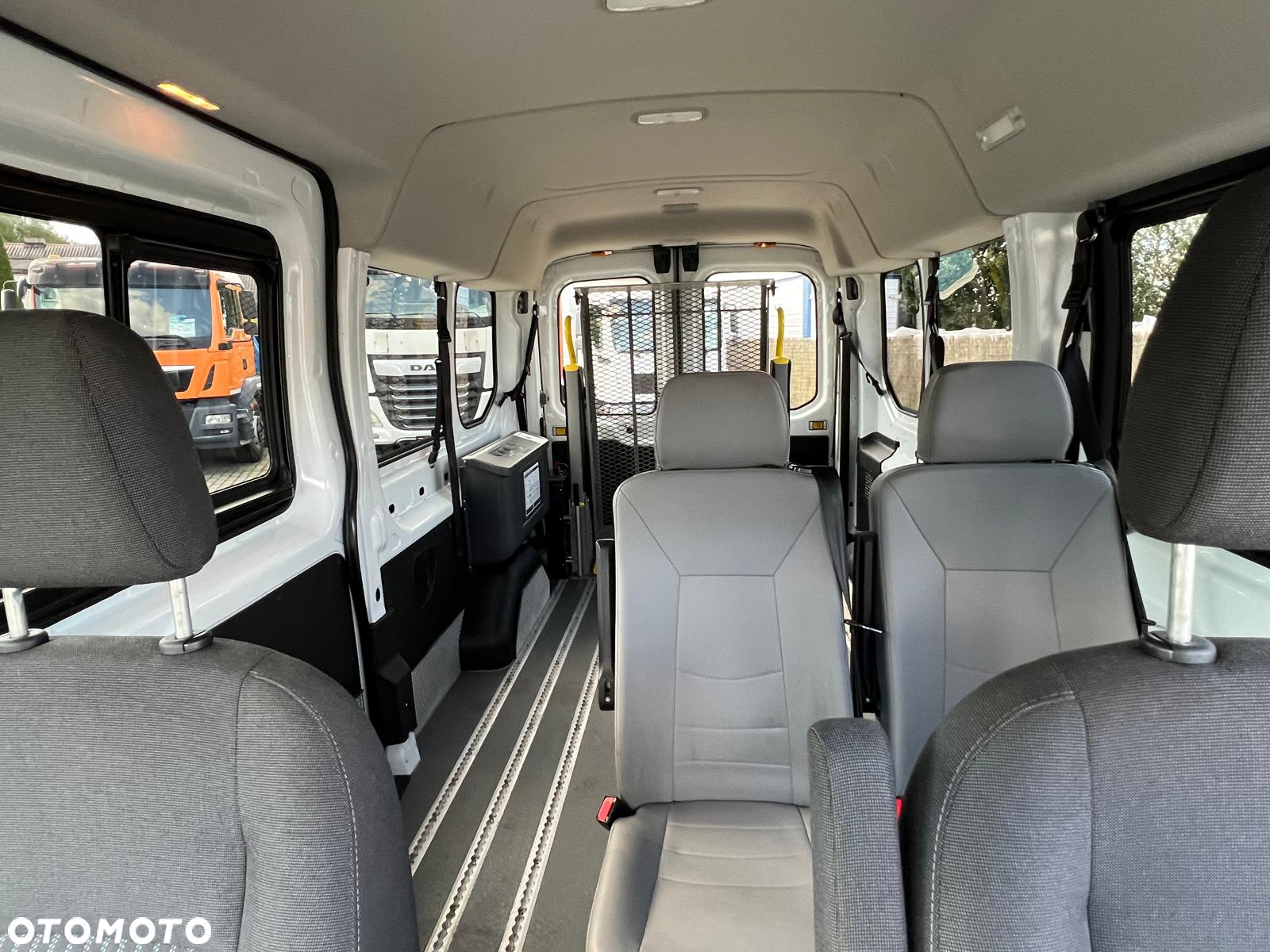 Ford Transit 9 osobowy dla niepełnosprawnych WINDA AMF - 18