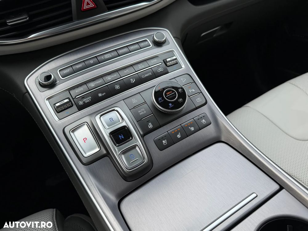 Hyundai Santa Fe 1.6 Plugin-Hybrid 4WD SEVEN Signature - 12