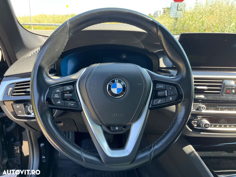 BMW Seria 5 530i xDrive AT - 31