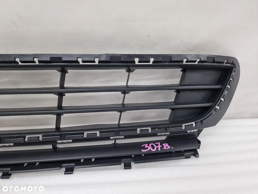 VW GOLF VII 5G0 12- KRATKA ŚRODKOWA ZDERZAKA PRZEDNIEGO , NR 5G0853677 , NR AUKCJI K307 - 2