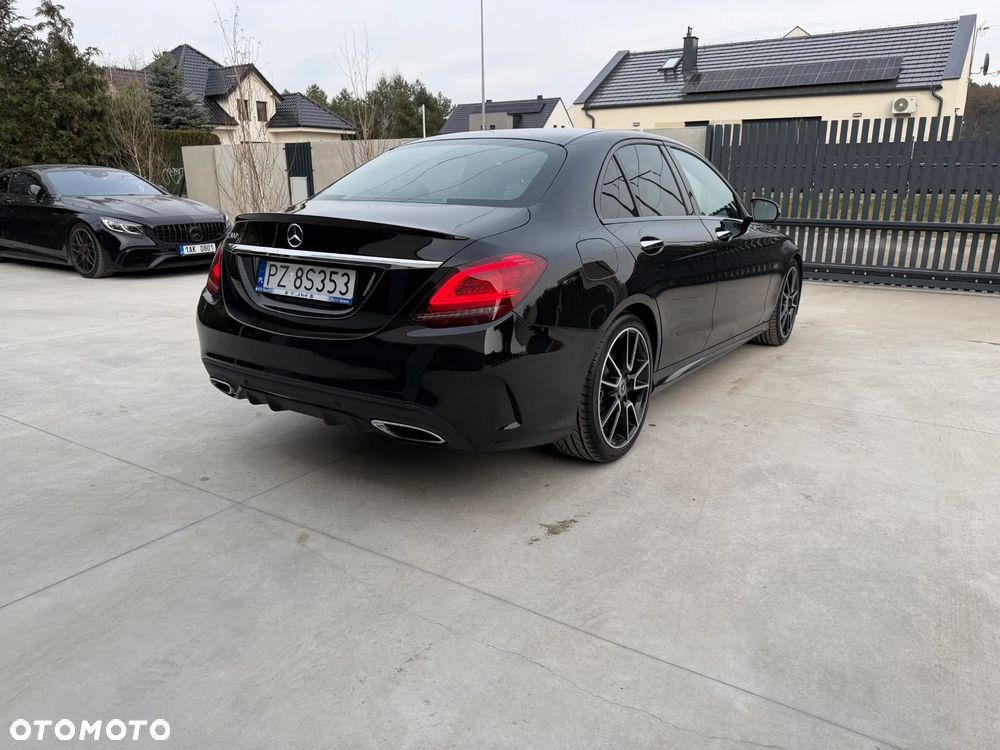 Mercedes-Benz Klasa C 300 9G-TRONIC AMG Line - 3