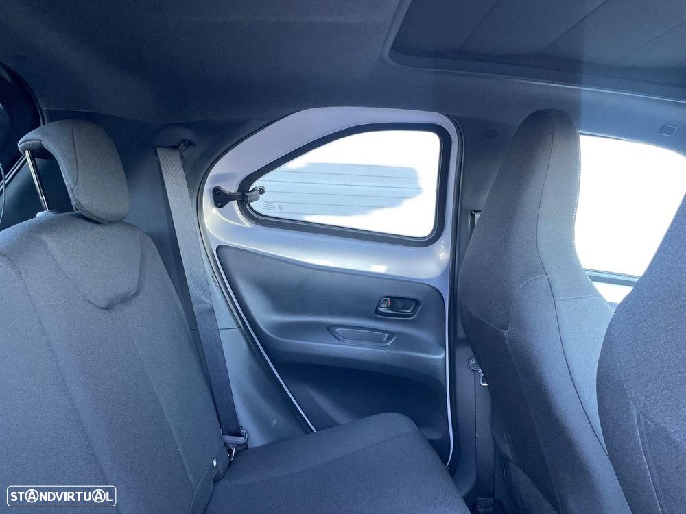 Toyota Aygo X 1.5 Hybrid Envy - 8