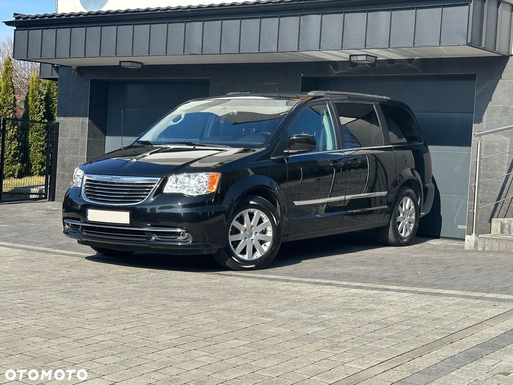 Chrysler Town & Country - 1
