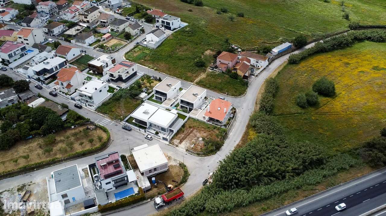 Terreno de Gaveto na Caparica | Oportunidade Exclusiva - Grande imagem: 4/12