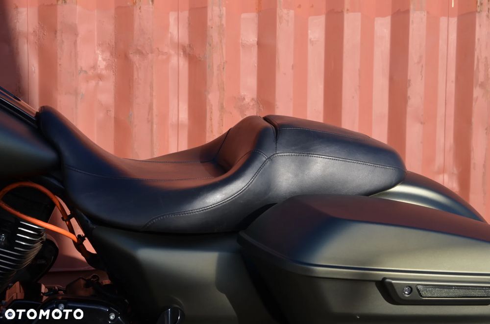 Harley-Davidson Touring Street Glide - 36