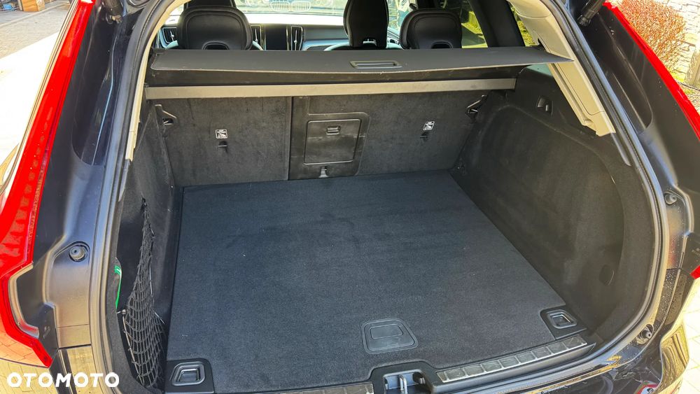 Volvo XC 60 D4 Momentum Pro - 28