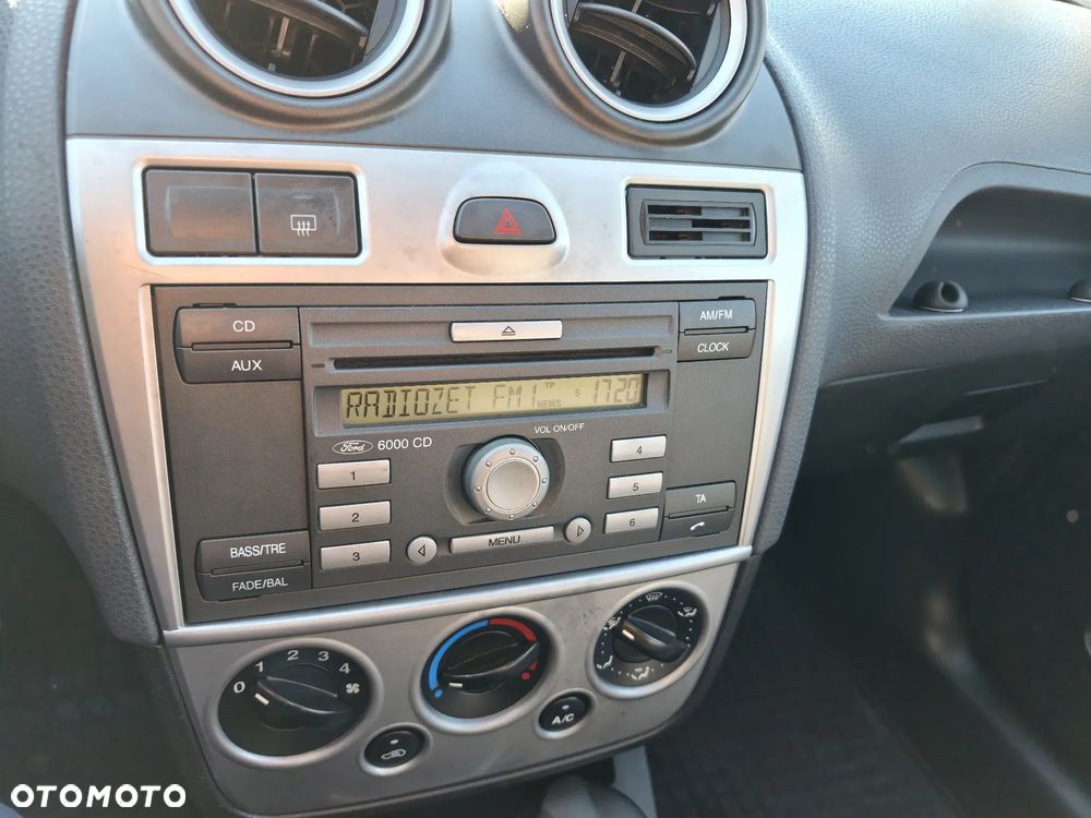 Ford Fiesta 1.4 Trend - 24