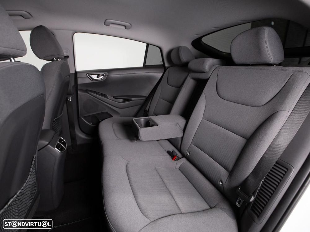Hyundai Ioniq - 10