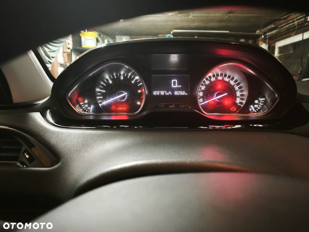 Peugeot 208 - 21