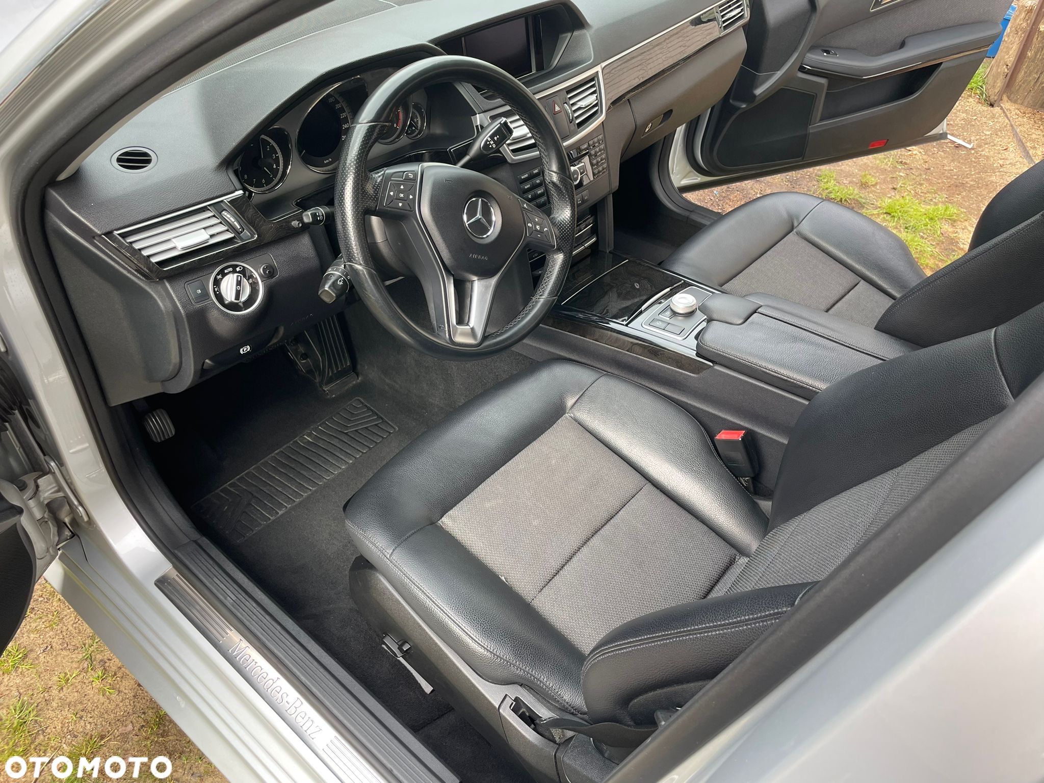 Mercedes-Benz Klasa E 220 T CDI DPF BlueEFFICIENCY 7G-TRONIC Avantgarde - 19