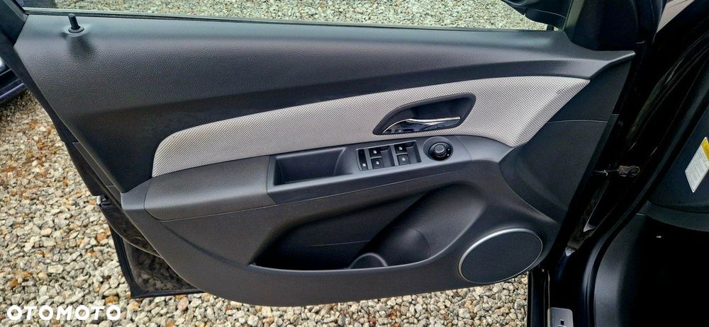 Chevrolet Cruze - 36