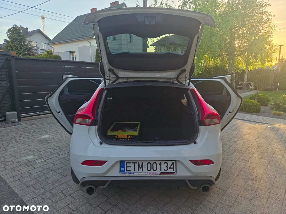 Volvo V40 D3 R-Design - 9