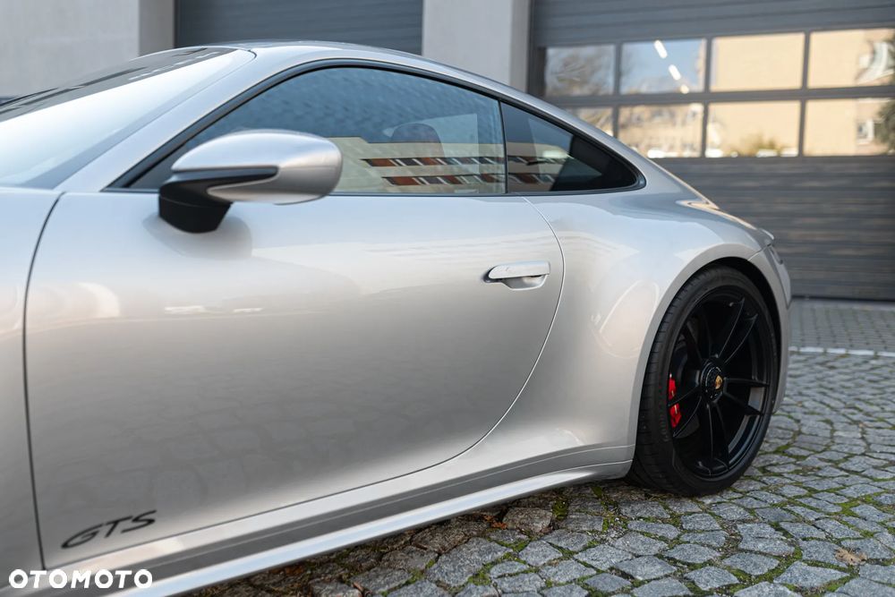 Porsche 911 Carrera GTS - 4