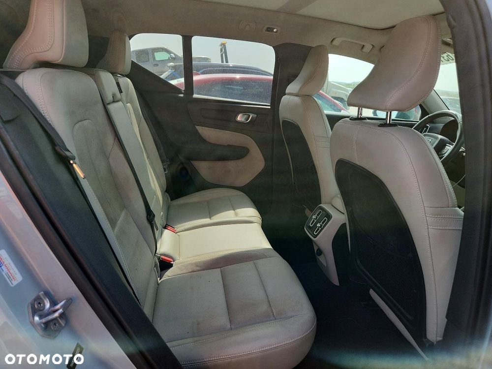 Volvo XC 40 T5 AWD Momentum - 9