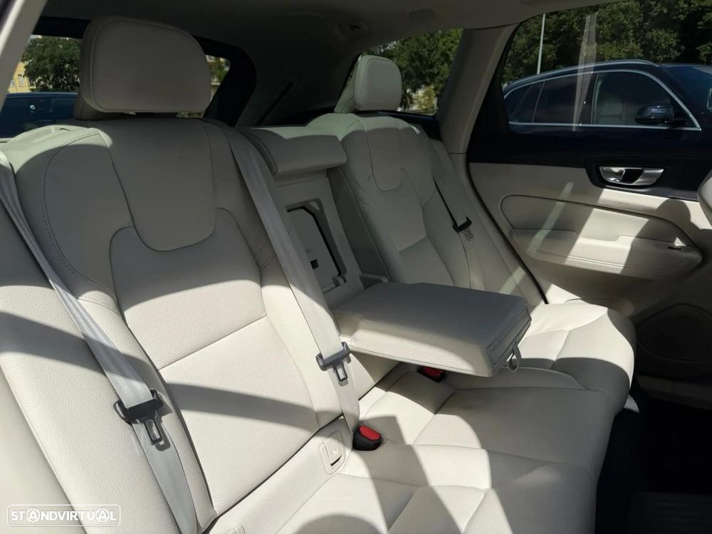 Volvo XC 60 2.0 T6 PHEV Ultimate Dark AWD - 27
