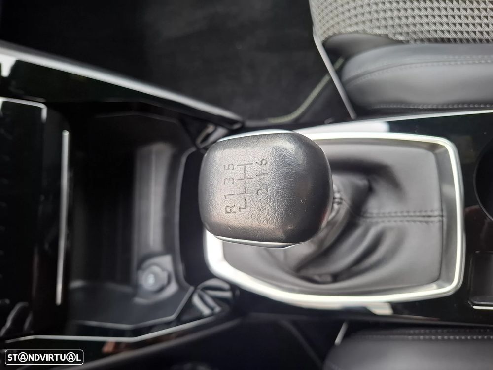 Peugeot 2008 1.2 PureTech GT Line - 24