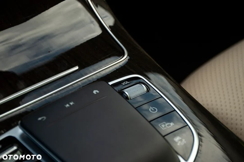 Mercedes-Benz GLC 300 4Matic 9G-TRONIC AMG Line - 30