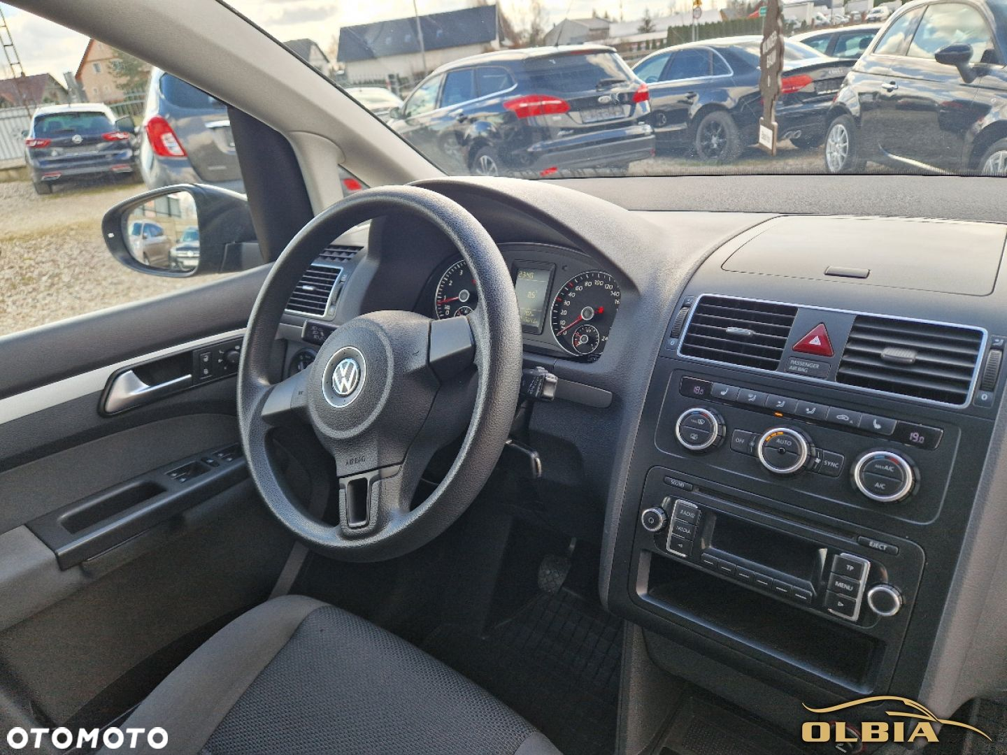 Volkswagen Touran - 32