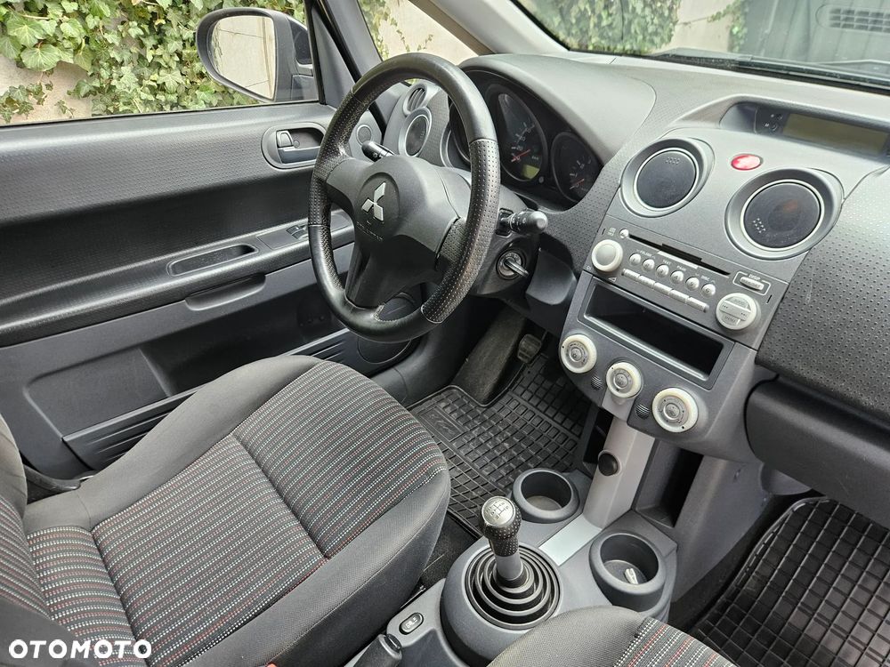 Mitsubishi Colt - 12