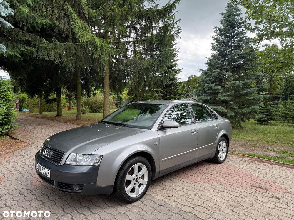 Audi A4 Limousine - 1