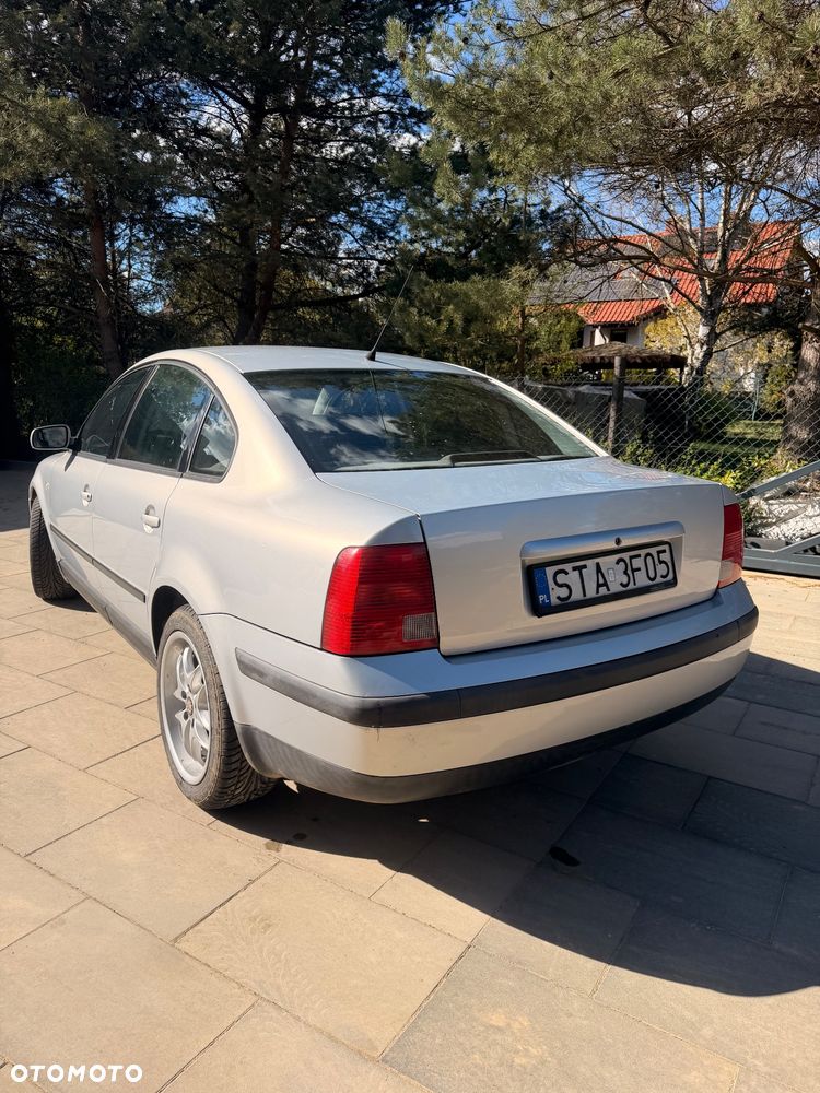 Volkswagen Passat 1.9 TDI Comfortline - 5