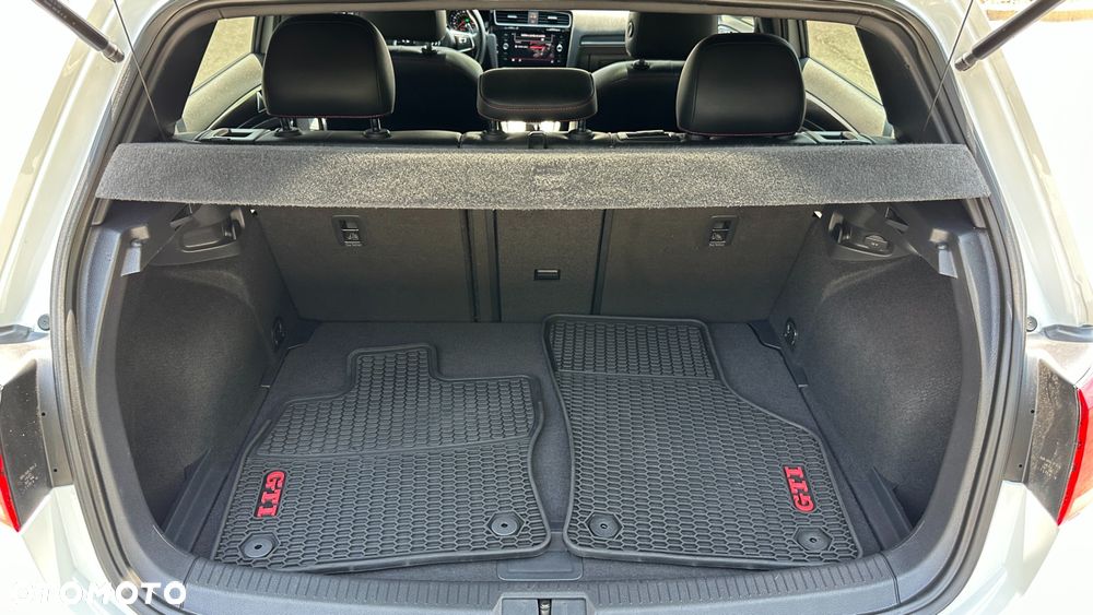 Volkswagen Golf - 32