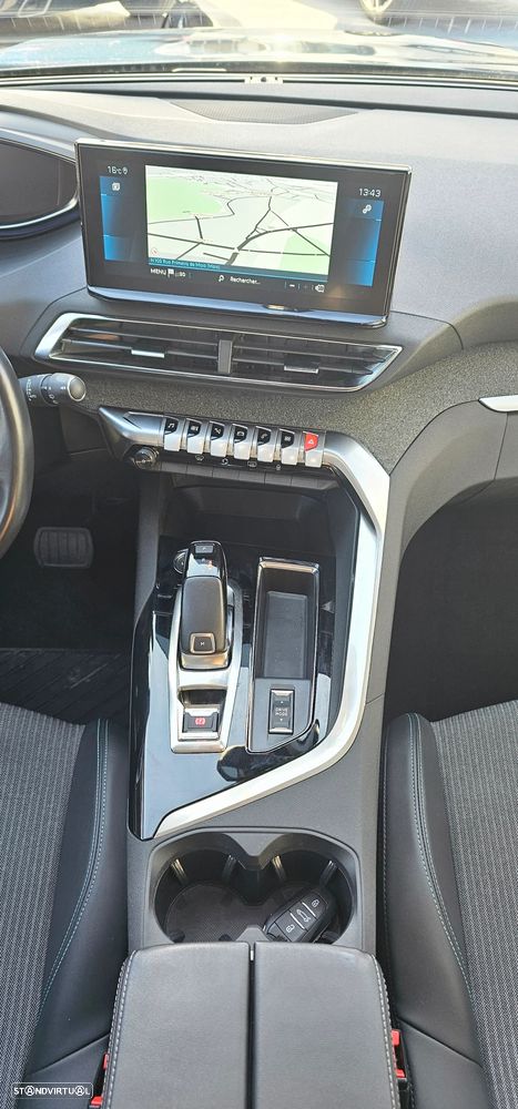 Peugeot 3008 PureTech 130 Stop & Start GPF EAT8 Roadtrip - 17